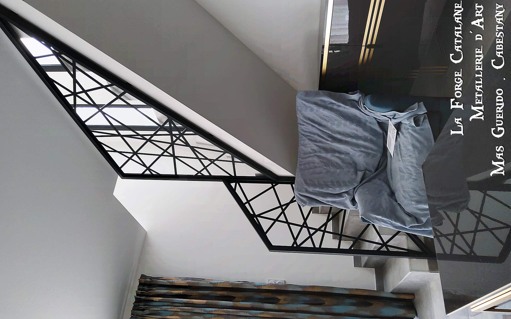 rampant en decoupe laser barreaux entremelees forge catalane.jpg